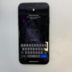 Apple iPhone XR|Black |64 GB|Cracked Screen| Read Description - Image 7