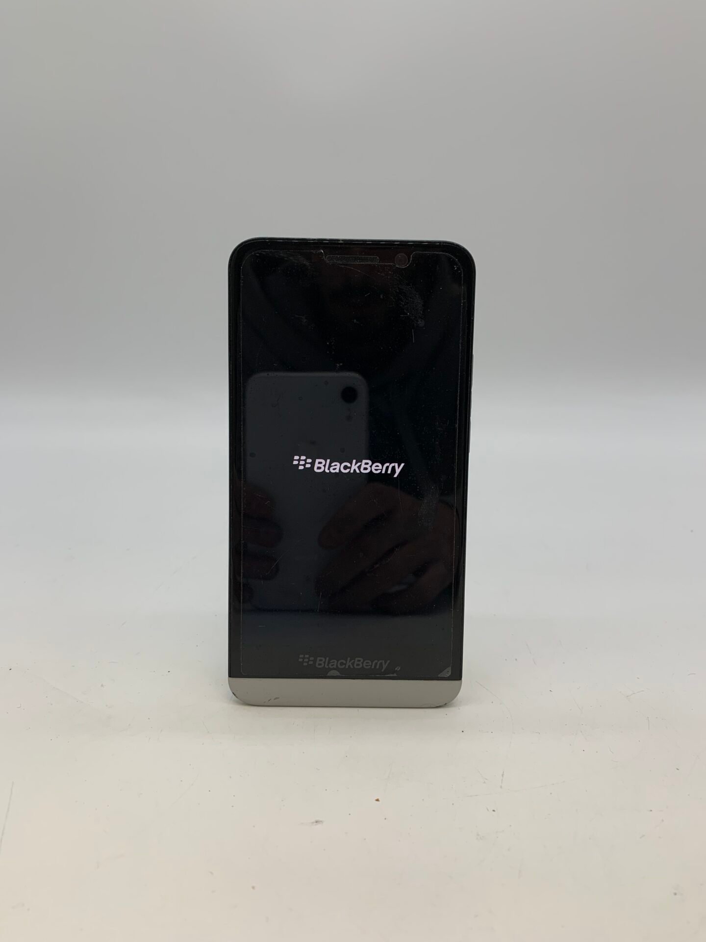 IMG_0817 BlackBerry Z30 5.0" 8MP 16GB 2GB RAM| Unknown GSM| Read Description - Image 1