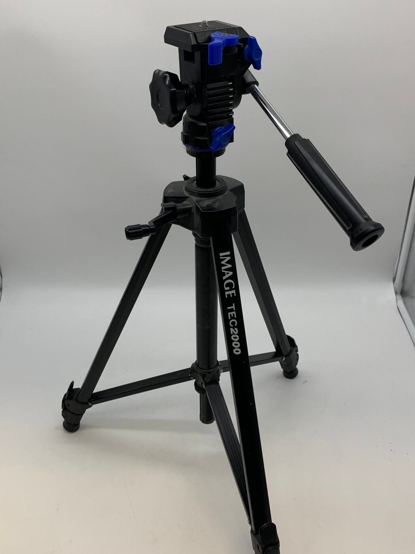 IMG_1904 IMAGE TEC 2000 Camera Tripod Adjustable 3-Way Head w/ Quick Release Plate - Image 1