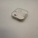 Apple Wired EarPods 3.5mm Headphones with Remote & Mic Brand New in Case - Image 2