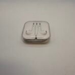 Apple Wired EarPods 3.5mm Headphones with Remote & Mic Brand New in Case - Image 3