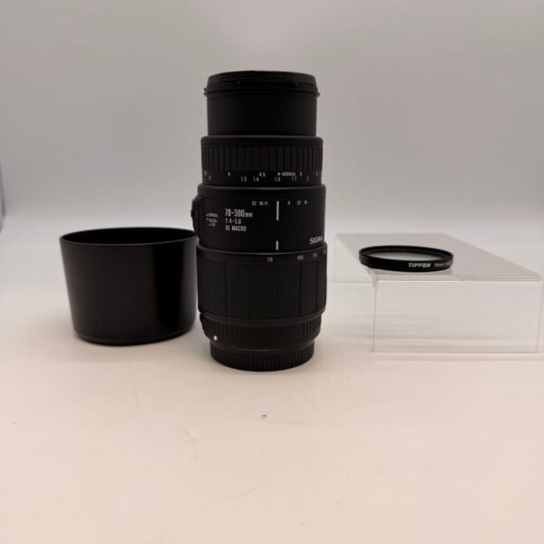 Sigma 70-300mm f/4-5.6 DL Macro Telephoto Zoom Lens + Hood Filter Clean