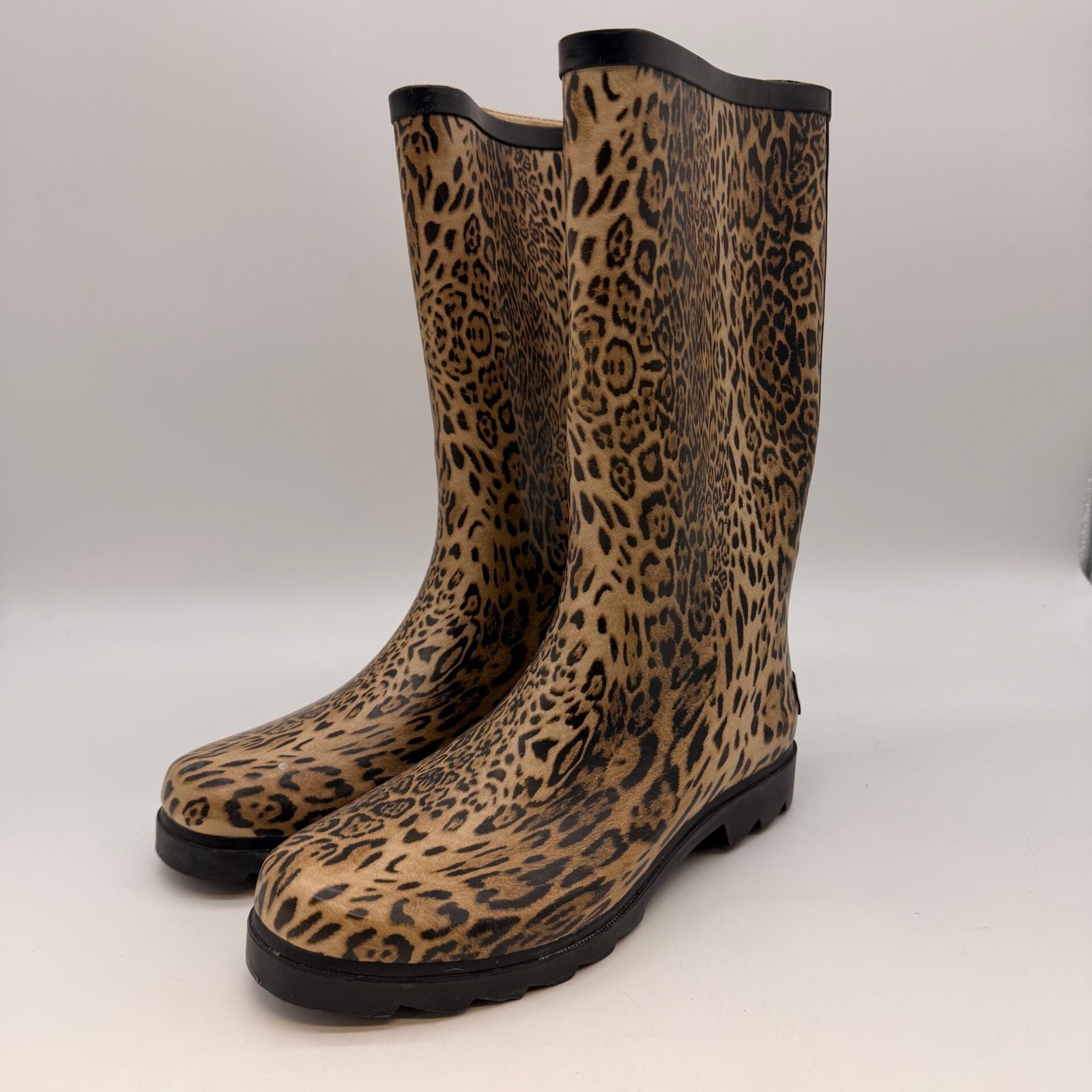 IMG_6016 Hot Paws Leopard Rain Boots Waterproof Rubber Women Size 8 Mid Calf - Image 1