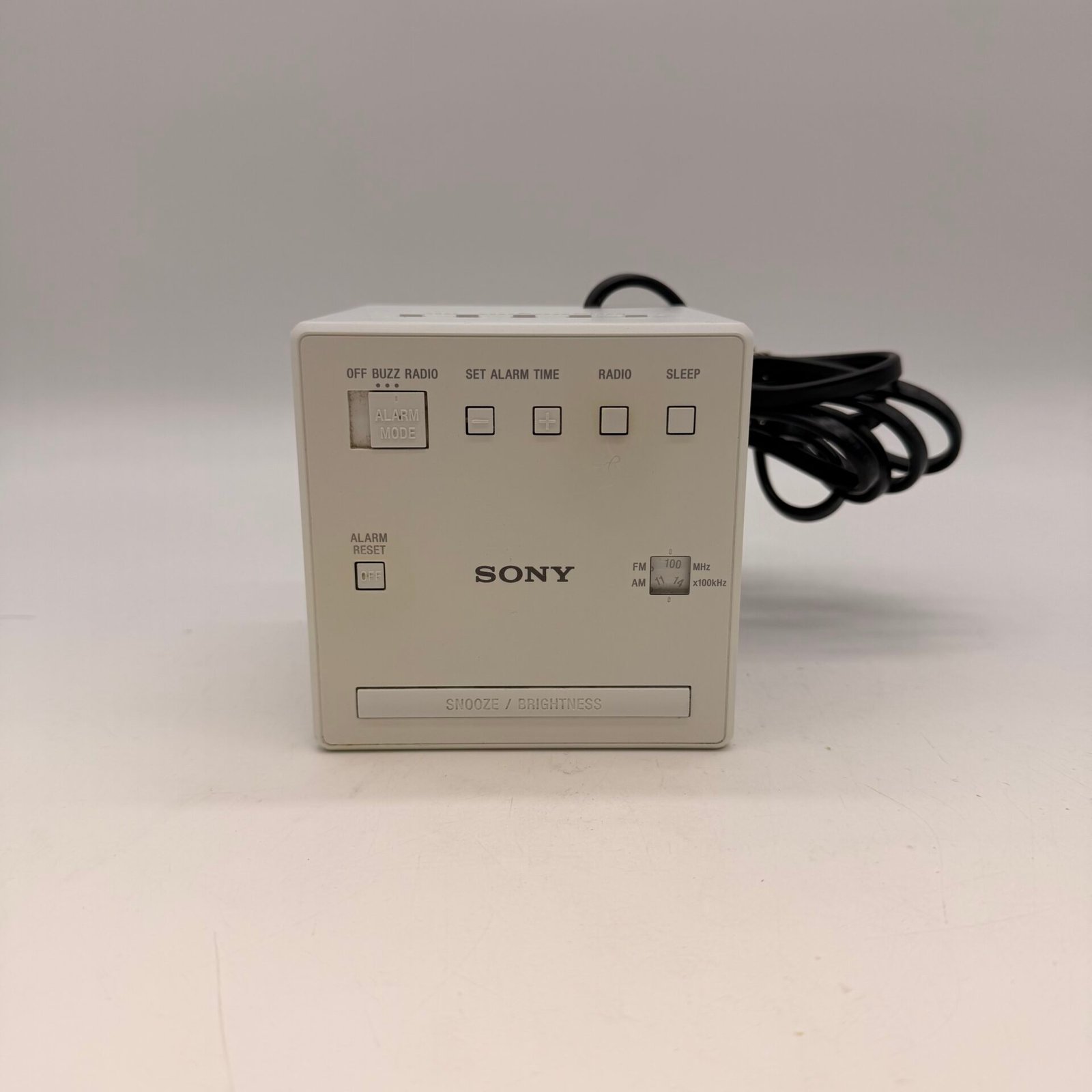 IMG_6625 Sony ICF-C1 AM/FM Alarm Clock Radio Digital Cube White - Image 1