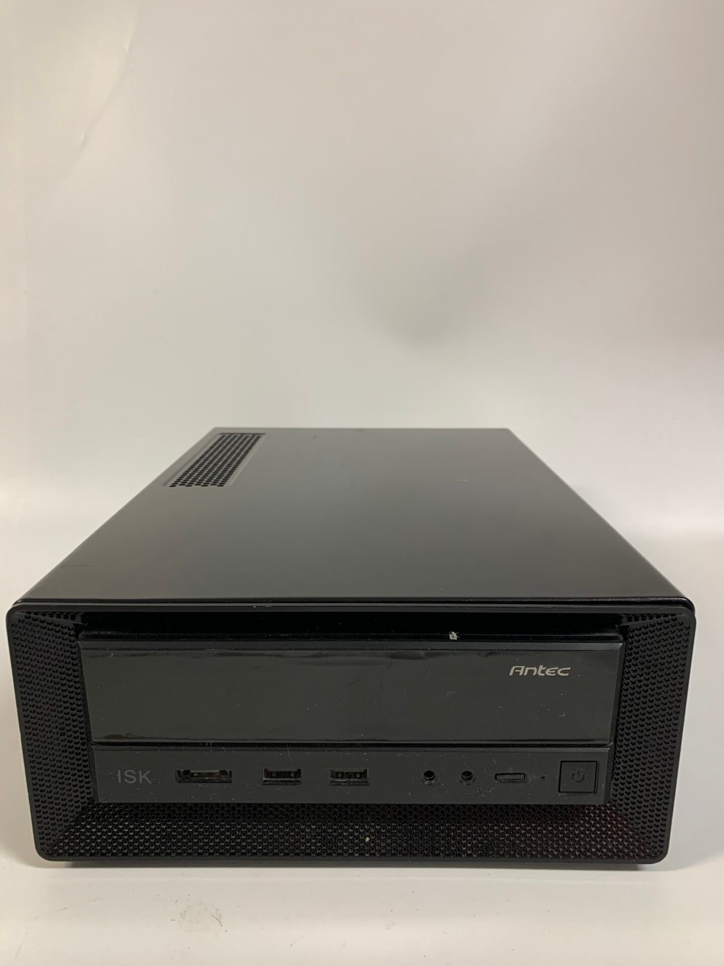 IMG_2456 Antec ISK 300-150 Mini-ITX HTPC Computer Case Compact Desktop Chassis - Image 1