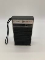 Vintage General Electric 10 Transistor AM Pocket Radio Solid State w/ Manual Works - Image 2