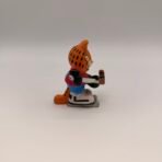 Vintage 1990s Garfield Hockey Player Figurine #37 Cartoon Cat Collectible - Image 2