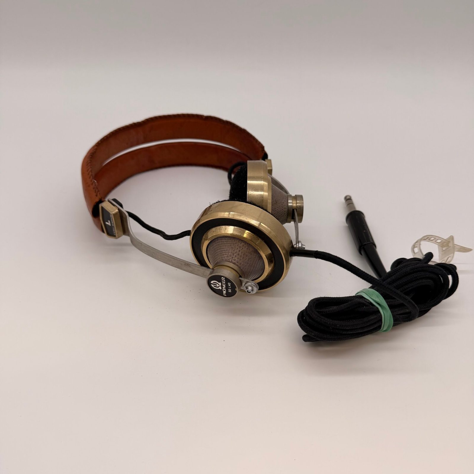 IMG_8055 Vintage Pioneer SE-L40 Stereo Headphones Brass Hi-Fi 1972 Japan - Image 1