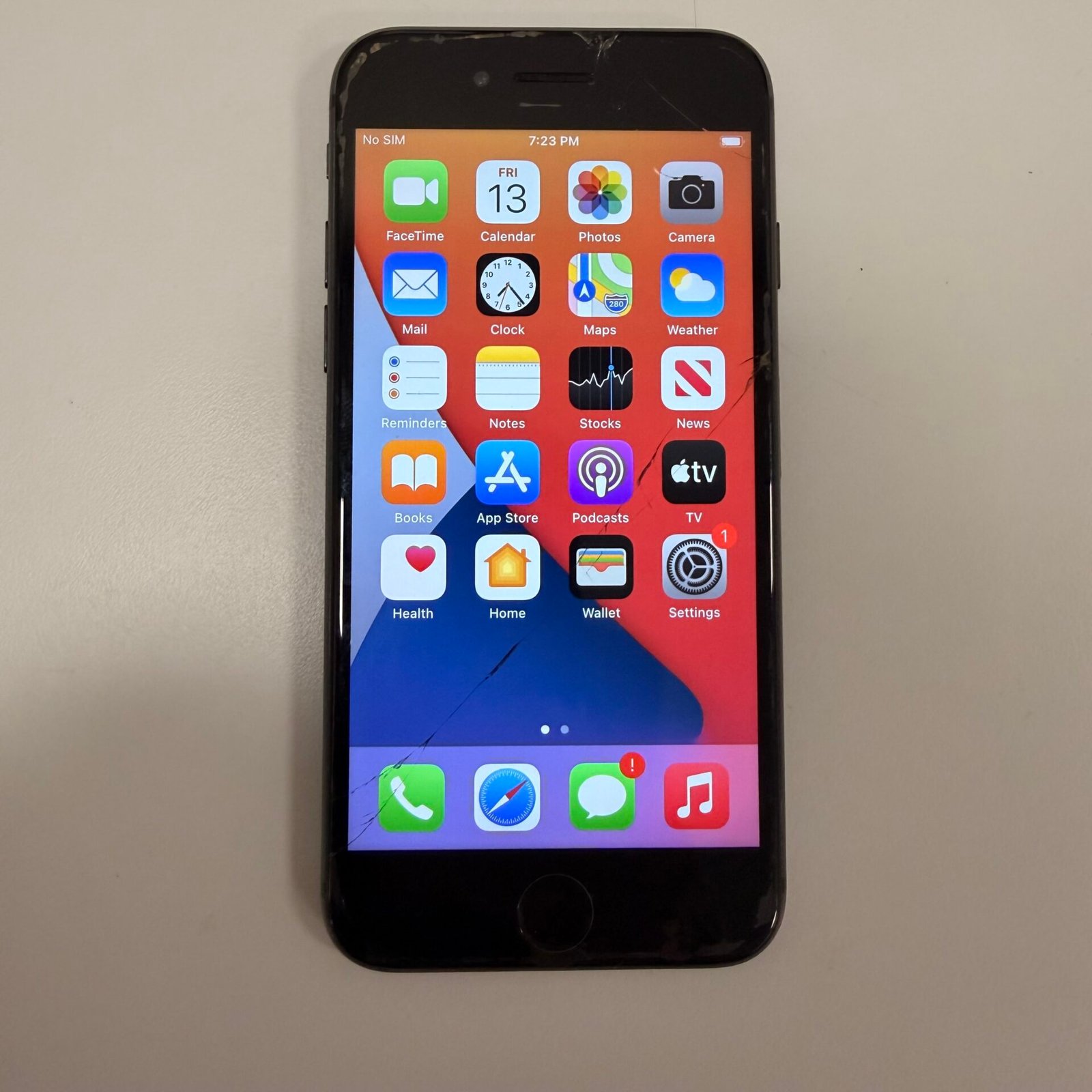 IMG_8297 Apple iPhone 8 64GB Unlocked Smartphone 86% Battery Health Screen Cracked Black - Image 1