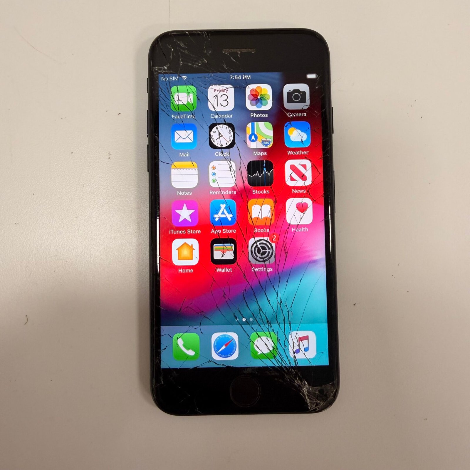 IMG_8320 Apple iPhone 7 A1778 32GB 88% Battery Cracked Screen Black Works - Image 1