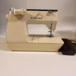 Singer Athena 2000 Electronic Sewing Machine w Pedal Vintage - Image 5