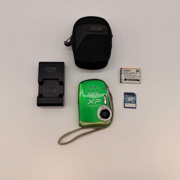Fujifilm FinePix XP10 Waterproof Camera Green Tested + Charger SD 8GB