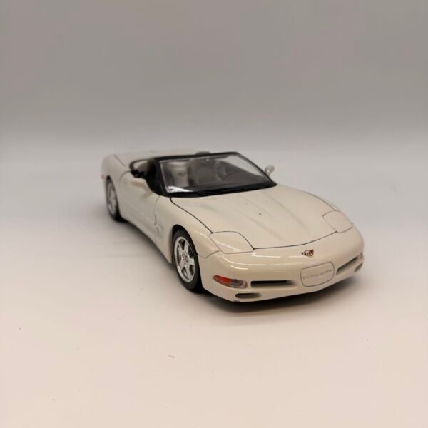 Burago Chevrolet Corvette C5 1997 1:18 Diecast Convertible White Italy