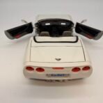 Burago Chevrolet Corvette C5 1997 1:18 Diecast Convertible White Italy - Image 7