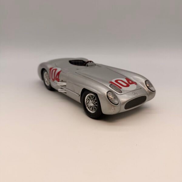 Maisto Mercedes Benz 300 SLR 1:18 Diecast Model Car #104 Vintage Display