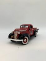 1937 Studebaker Pickup Diecast Model Vintage Style Truck 1:18 Scale Collectible