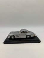 Bburago Mercedes-Benz 300SL 1954 Diecast Model Car 1:24 Silver Gullwing Display - Image 2