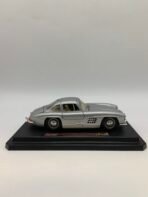 Bburago Mercedes-Benz 300SL 1954 Diecast Model Car 1:24 Silver Gullwing Display - Image 4