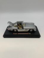 Bburago Mercedes-Benz 300SL 1954 Diecast Model Car 1:24 Silver Gullwing Display - Image 5
