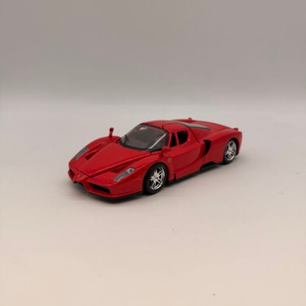 Maisto Ferrari Enzo 1:24 Scale Red Diecast Model Car Opening Doors