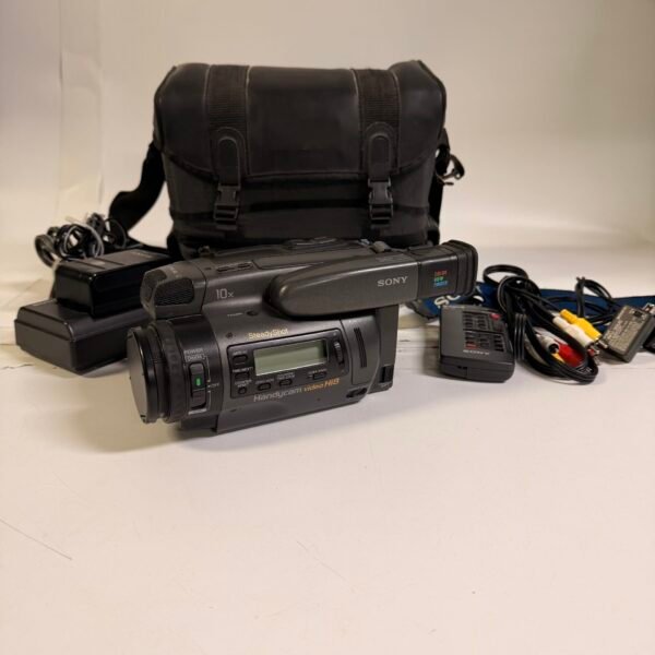 Sony CCD-TR700 Handycam Hi8 Video8 Camcorder Bundle Tested Works Japan