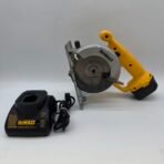 DeWALT DW930 12V Cordless 5-3/8” Trim Saw Kit W/ Charger ,Battery Tested Working