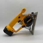 DeWALT DW930 12V Cordless 5-3/8” Trim Saw Kit W/ Charger ,Battery Tested Working - Image 4