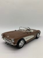 Vintage Style Maisto 1957 Chevrolet Corvette 1:18 Diecast Convertible Model Car