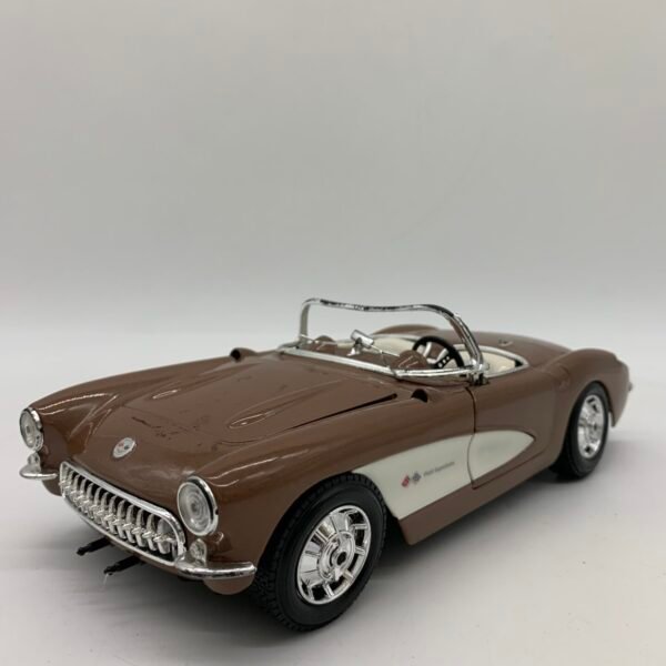 Vintage Style Maisto 1957 Chevrolet Corvette 1:18 Diecast Convertible Model Car