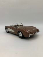 Vintage Style Maisto 1957 Chevrolet Corvette 1:18 Diecast Convertible Model Car - Image 4