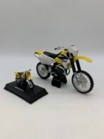Vintage Suzuki DR-Z400 & RM125 Dirt Bike Model Motorcycle Collectible Set