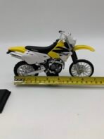 Vintage Suzuki DR-Z400 & RM125 Dirt Bike Model Motorcycle Collectible Set - Image 10
