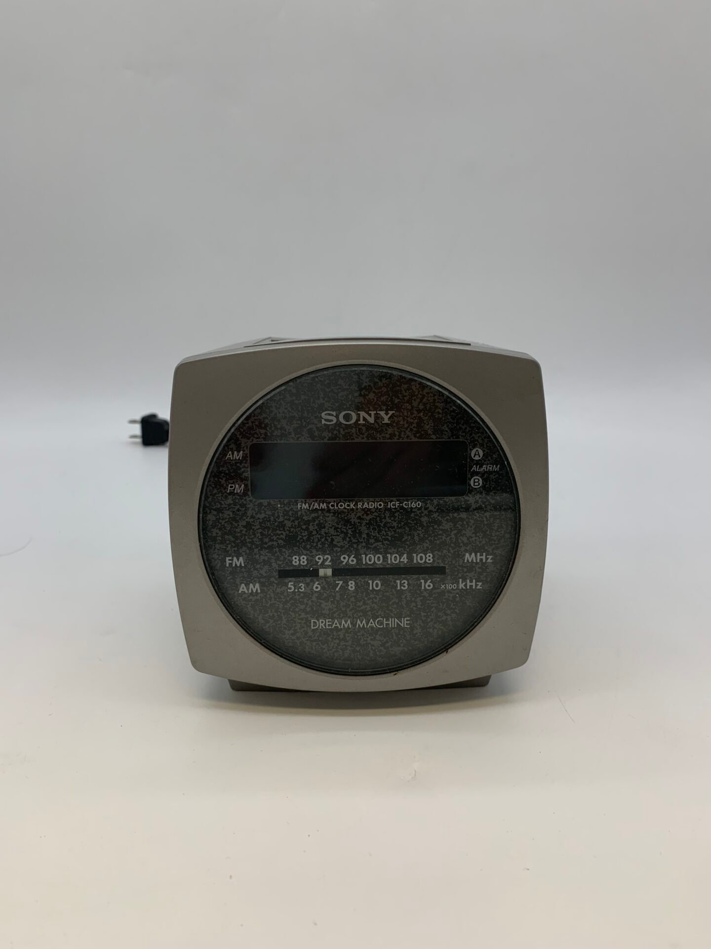 IMG_5369 Vintage Sony Dream Machine ICF-C160 Alarm Clock Radio Retro FM AM Clock - Image 1