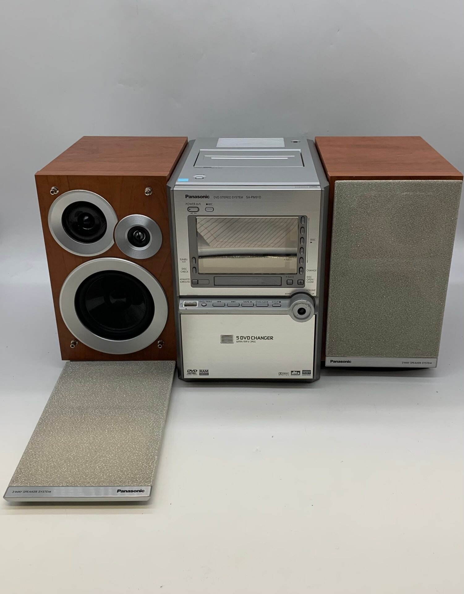 IMG_5426 Panasonic SA PM91D Shelf Stereo System With Speakers Cassette Deck Retro Audio - Image 1