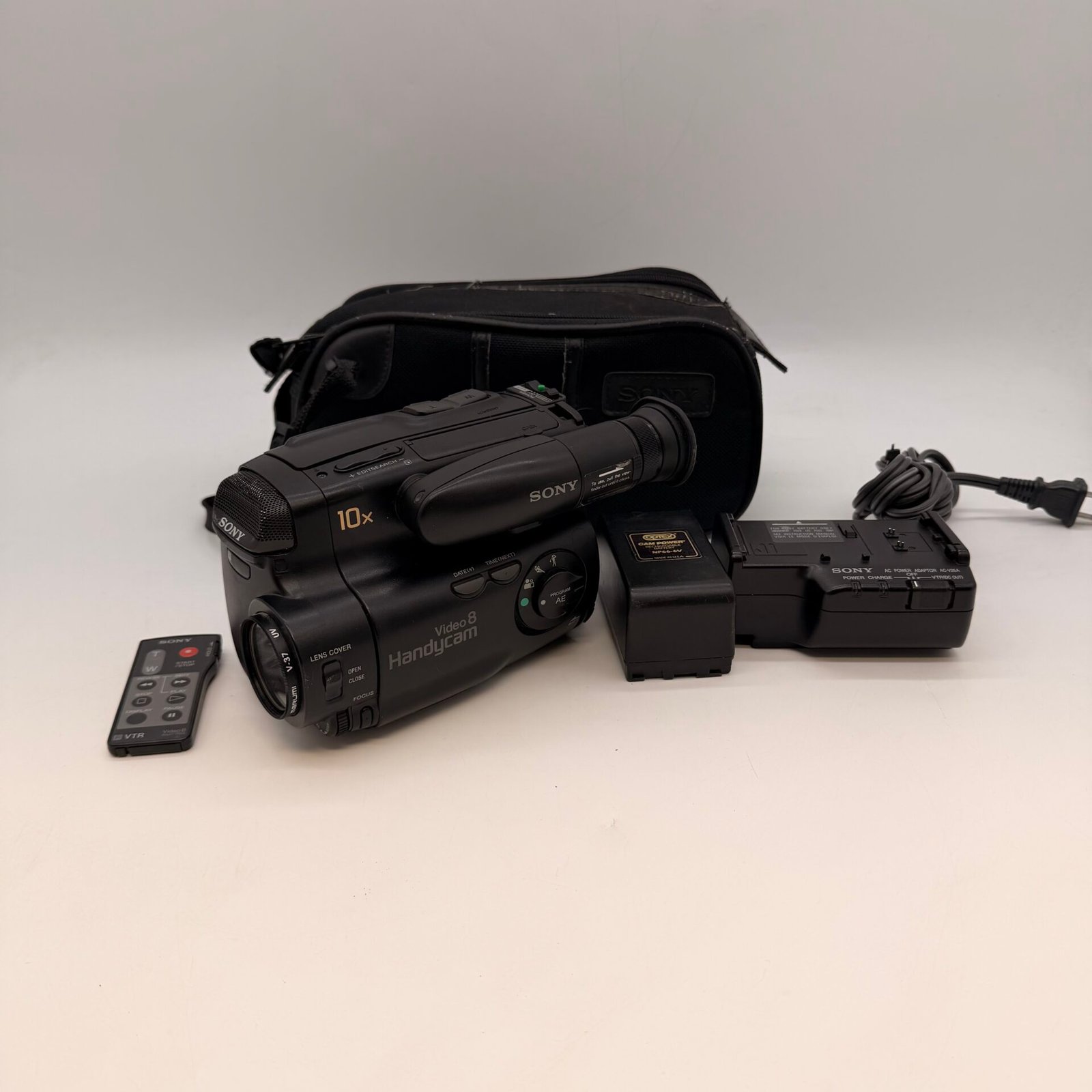 IMG_4533 Sony CCD-TR21 Video8 Handycam Camcorder 10x Zoom Remote Case Tested Works - Image 1