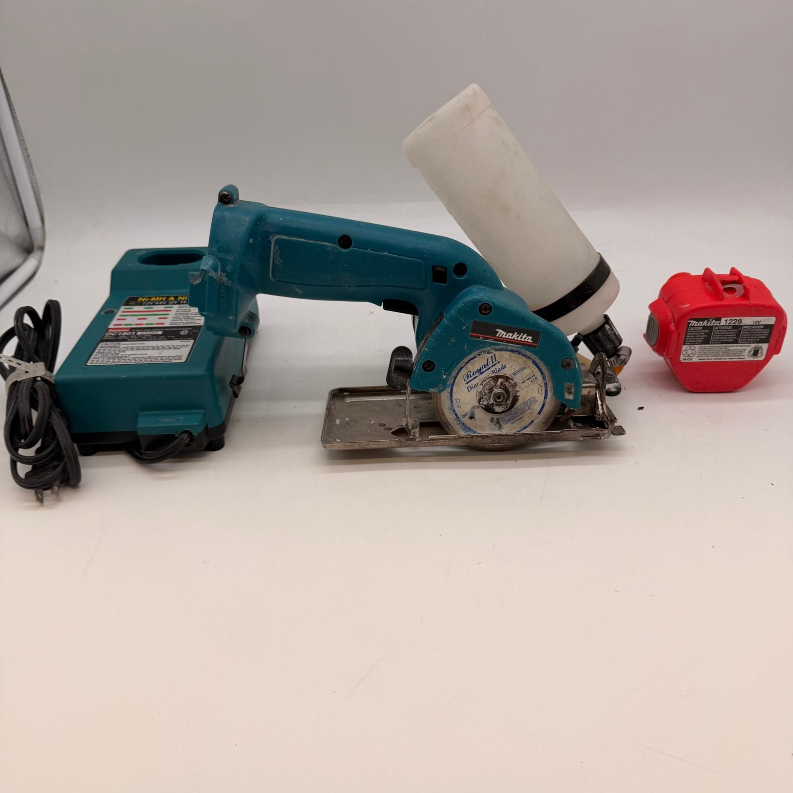 IMG_5076 Makita 4191D 12V Cordless Tile Glass Cutter Saw w/ Charger Battery - Image 1