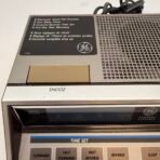Vintage GE 7-4663A Electronic Touch Control AM/FM Clock Radio Dual Alarm - Image 3