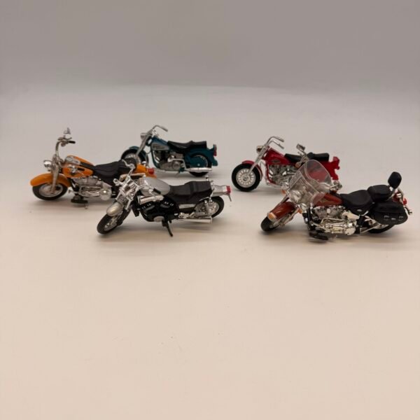 Lot of 5 Die Cast Motorcycle Models Harley-Davidson Yamaha V-Max 1:18