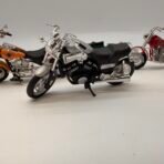 Lot of 5 Die Cast Motorcycle Models Harley-Davidson Yamaha V-Max 1:18 - Image 2