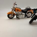 Lot of 5 Die Cast Motorcycle Models Harley-Davidson Yamaha V-Max 1:18 - Image 3