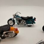 Lot of 5 Die Cast Motorcycle Models Harley-Davidson Yamaha V-Max 1:18 - Image 5