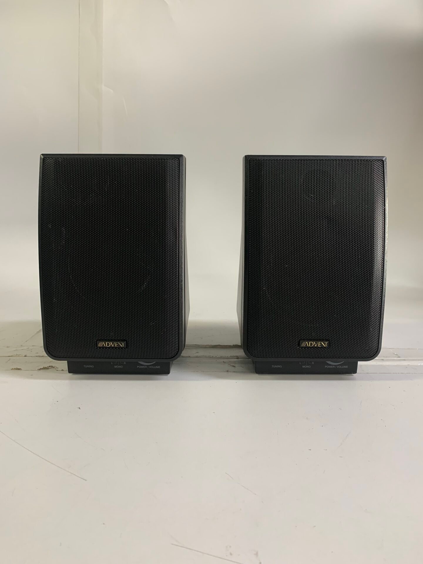 IMG_5667 Advent A900R Wireless Powered Speaker Pair Recoton CLV-A900R DC 15V - Image 1