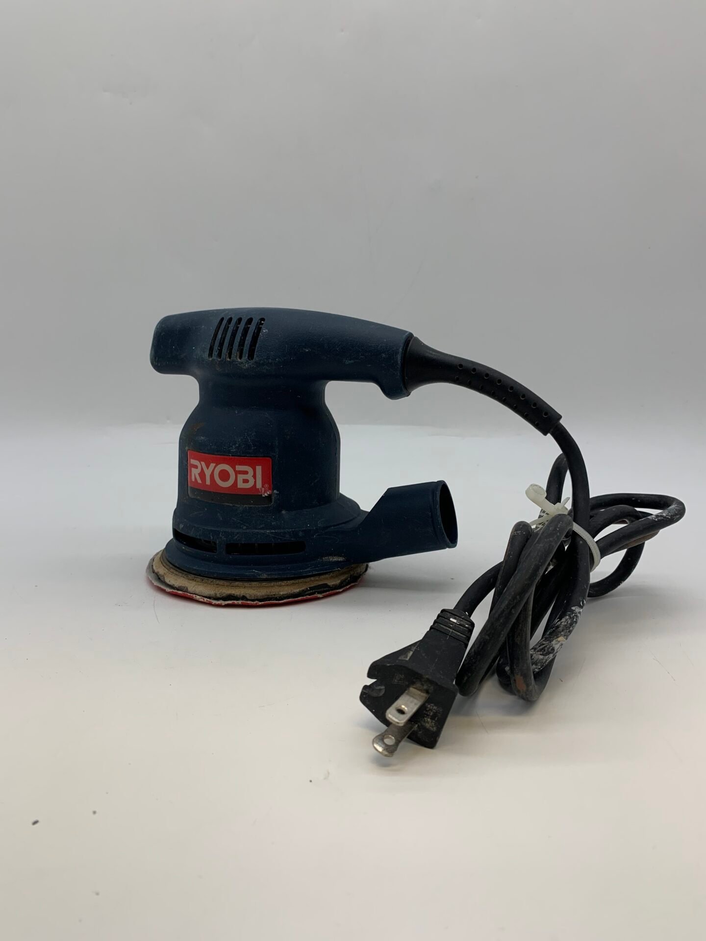 IMG_6031 Ryobi RS2418 Corded Palm Finishing Sander Working - Image 1