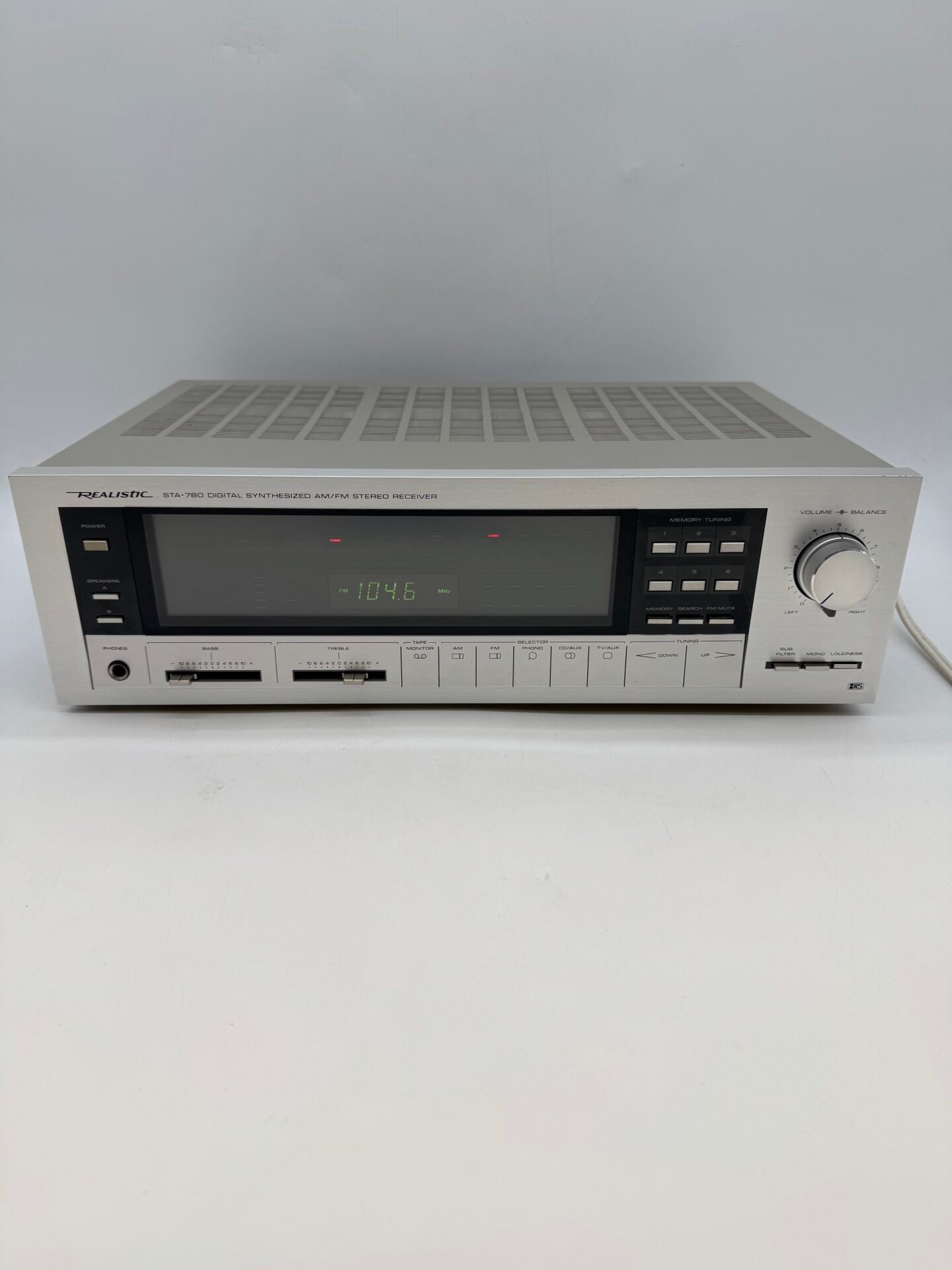 IMG_6732 Realistic STA-780 Digital Synthesized AM/FM Stereo Receiver Tested Working - Image 1