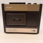 Vintage Philips 1530 Cassette Recorder w/ Original Microphone - Image 9