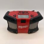 Milwaukee M12 2590-20 Jobsite AM/FM Radio LED Work Light Tested No Battery - Image 2