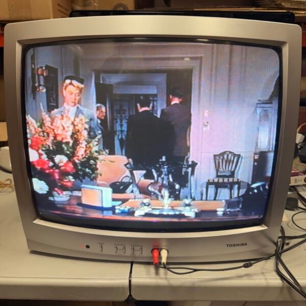 Toshiba 19A25C 19” CRT Color TV Retro Gaming Television Tested Works 2005