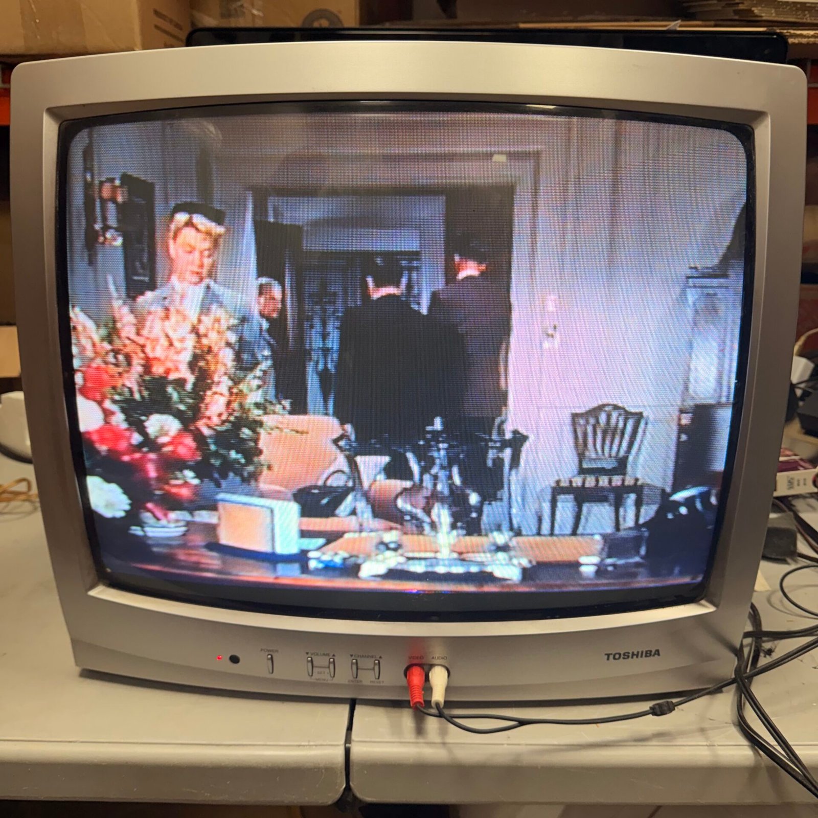 IMG_7433 Toshiba 19A25C 19” CRT Color TV Retro Gaming Television Tested Works 2005 - Image 1