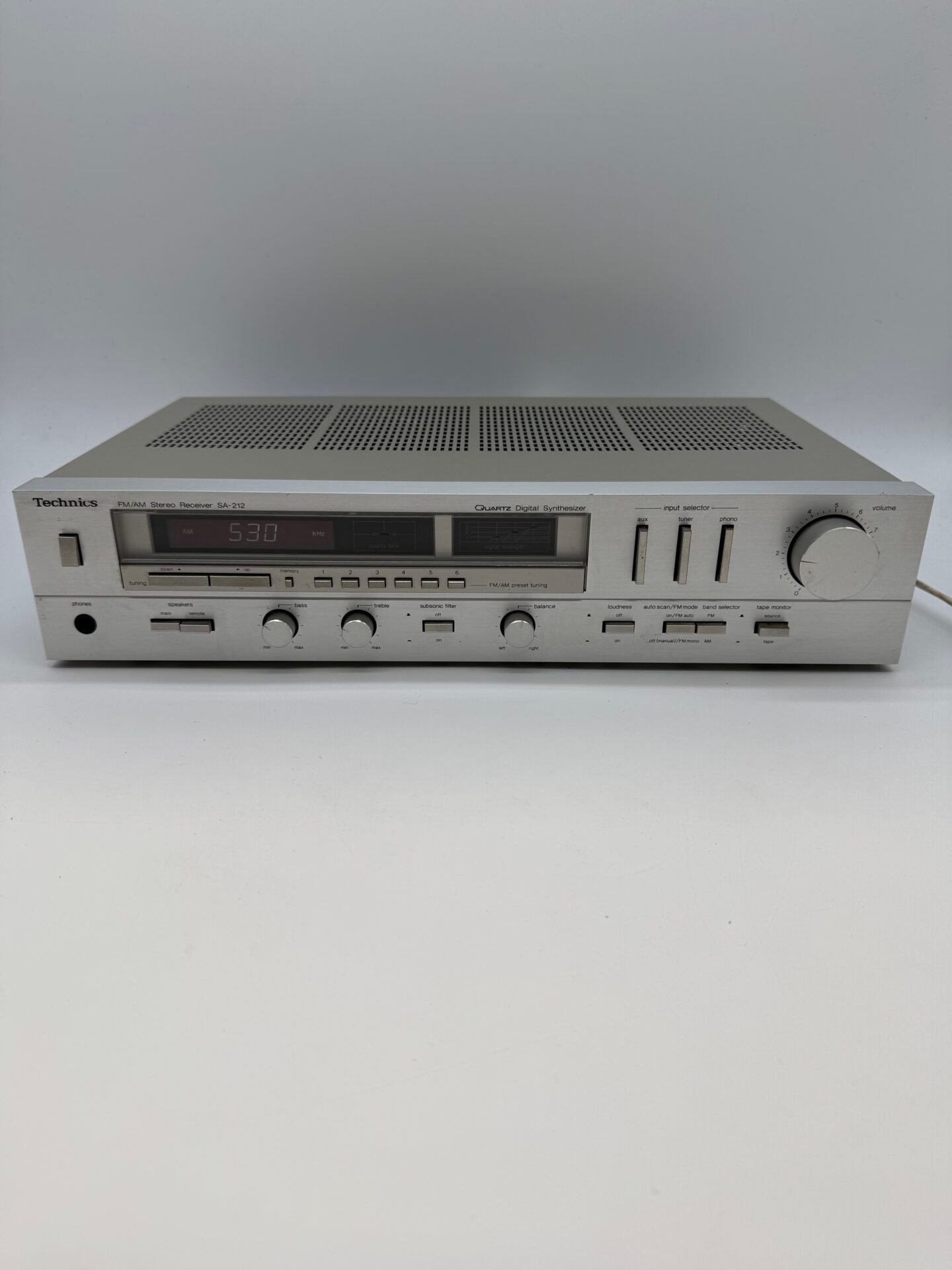 IMG_7735 Vintage Technics SA-212 Quartz Digital Synthesizer FM/AM Stereo Receiver Japan - Image 1