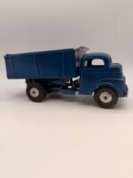 Vintage 1950s Structo C-1502 Wind-Up Dump Truck Pressed Steel Toy USA - Image 3